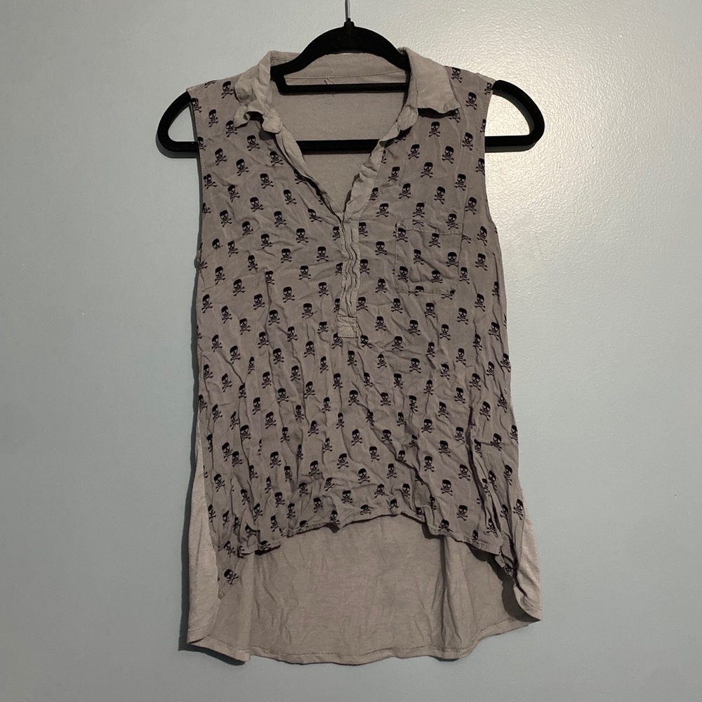 Grey sleeveless top with skull and crossbones